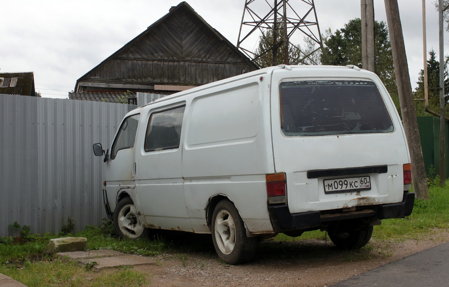 Псковская область, № М 099 КС 60 — Isuzu Fargo (1G) '80-95