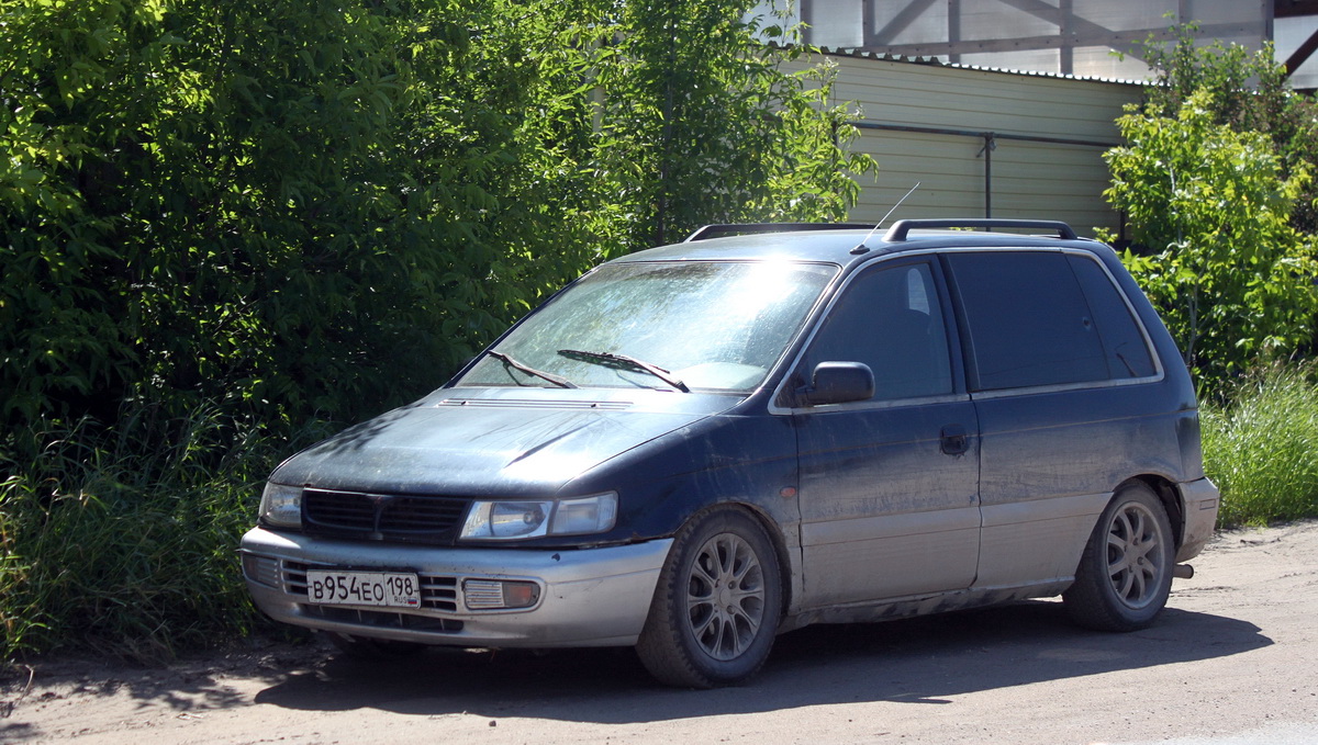 Псковская область, № В 954 ЕО 198 — Mitsubishi Space Runner (N10W) '91–97