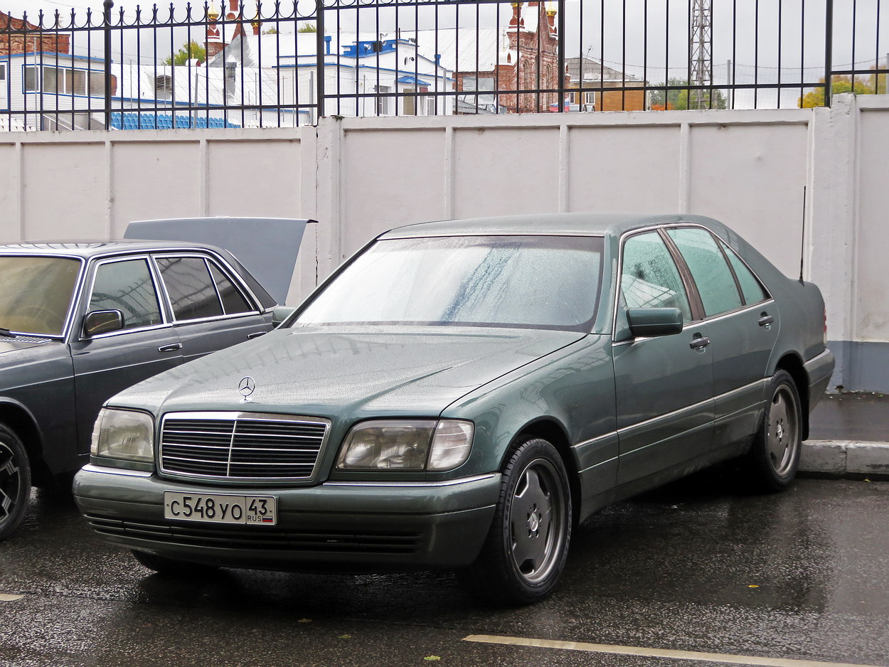 Кировская область, № С 548 УО 43 — Mercedes-Benz (W140) '91-98; Кировская область — Выставка ретро-автомобилей в Кирове в честь 651-й годовщины дня города 21 сентября 2025 года