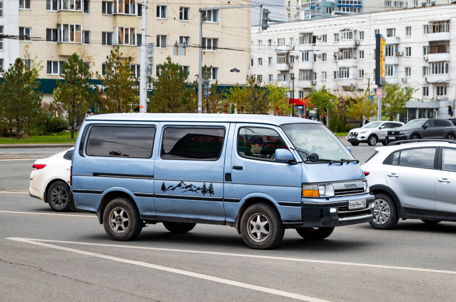 Башкортостан, № Е 669 МН 102 — Toyota Hiace (H100) '89-04