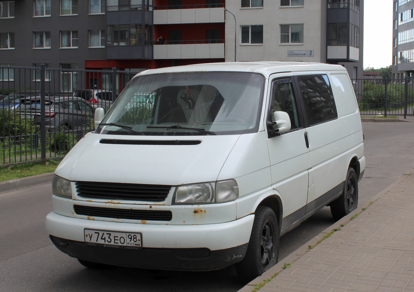 Санкт-Петербург, № У 743 ЕО 98 — Volkswagen Typ 2 (T4) '90-03