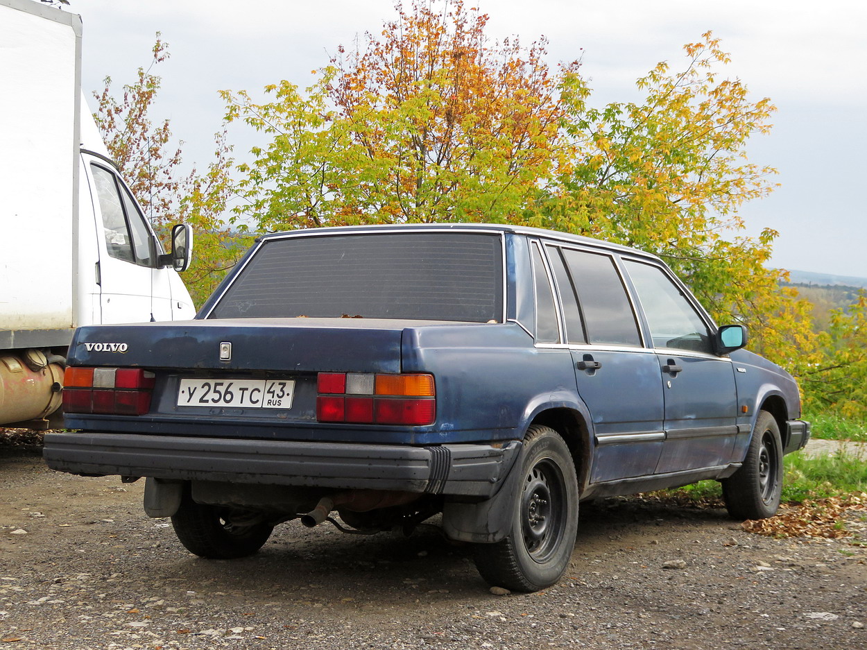 Кировская область, № У 256 ТС 43 — Volvo 740 '84-92