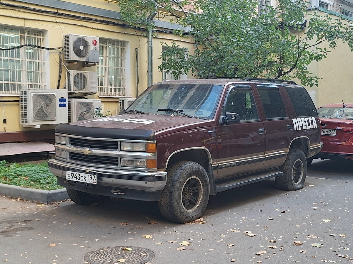Москва, № Е 943 СК 197 — Chevrolet Tahoe (1G) '92-99