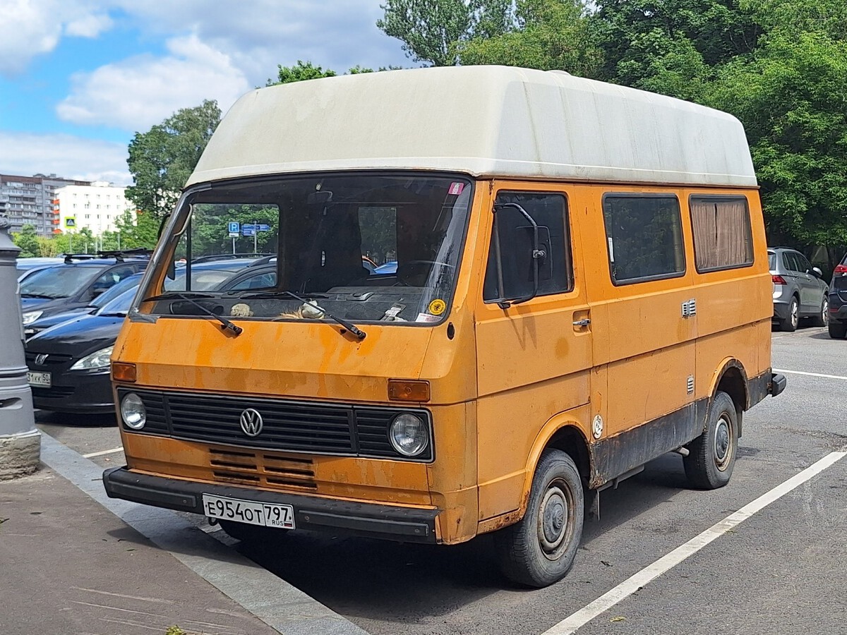 Москва, № Е 954 ОТ 797 — Volkswagen LT Hochdach '75-96