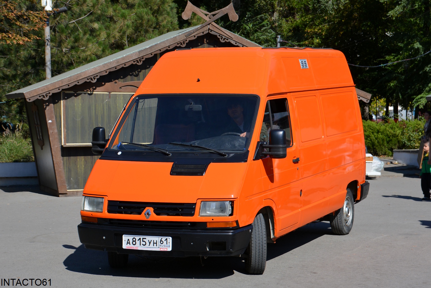 Ростовская область, № А 815 УН 61 — Renault Trafic (1G) Restyle '89-01; Ростовская область — Retro Motor Show_2025_Сентябрь