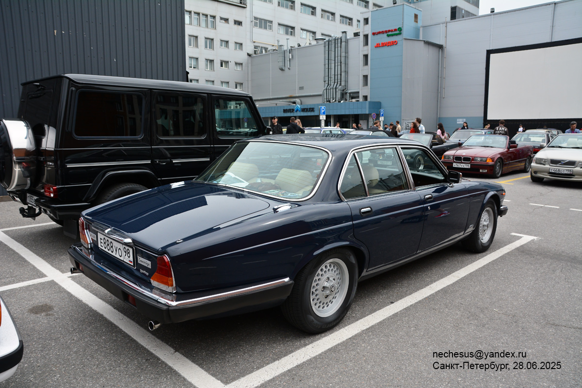 Санкт-Петербург, № Е 888 УО 98 — Jaguar XJ (Series III) '79-92; Санкт-Петербург — Встречи владельцев интересных автомобилей Cars & Coffee