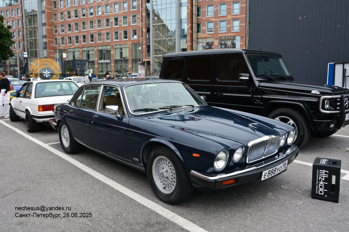 Санкт-Петербург, № Е 888 УО 98 — Jaguar XJ (Series III) '79-92; Санкт-Петербург — Встречи владельцев интересных автомобилей Cars & Coffee