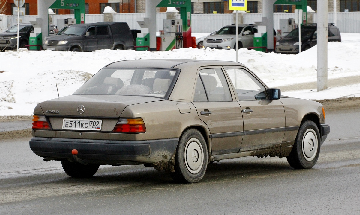 Башкортостан, № Е 511 КО 702 — Mercedes-Benz (W124) '84-96
