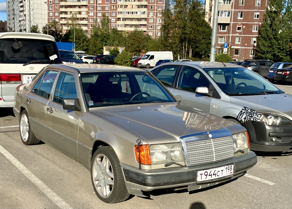 Санкт-Петербург, № Т 944 СТ 198 — Mercedes-Benz (W124) '84-96