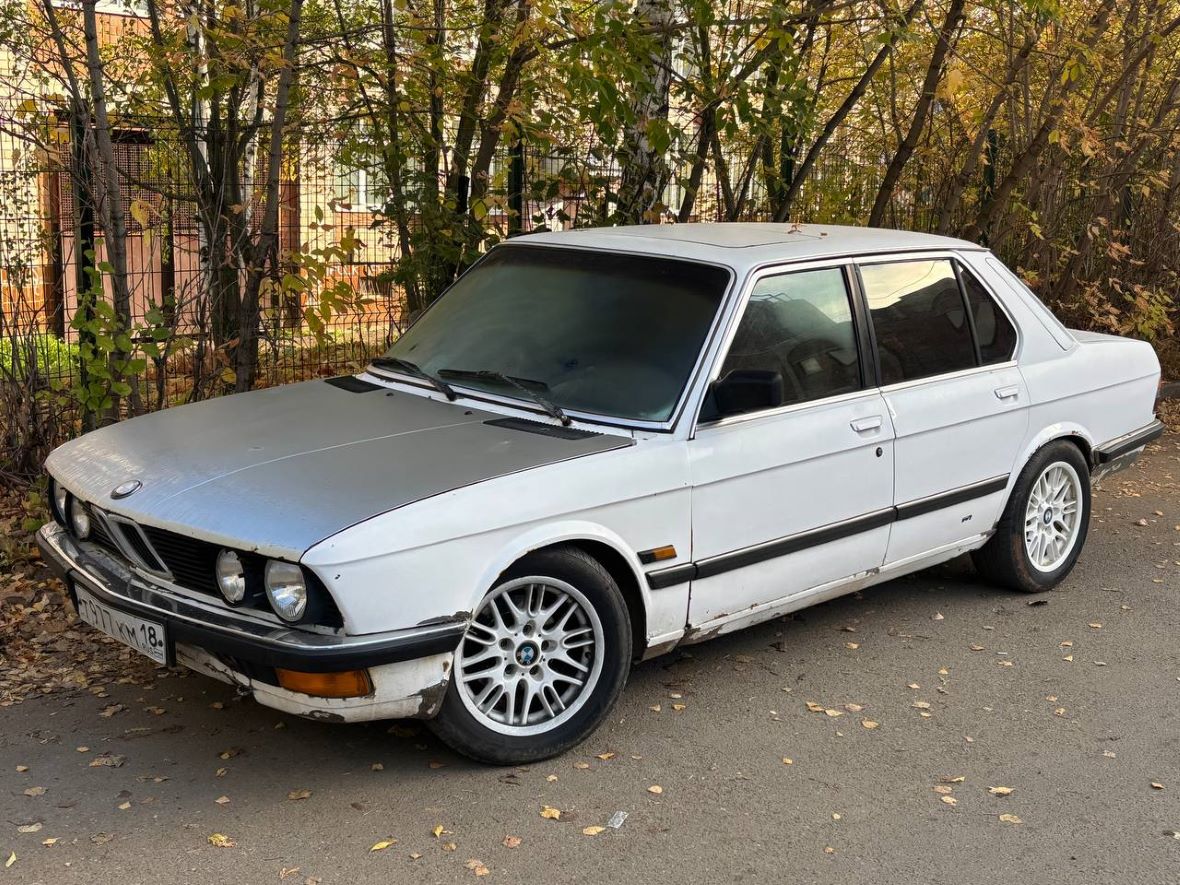 Удмуртия, № Т 977 КМ 18 — BMW 5 Series (E28) '82-88