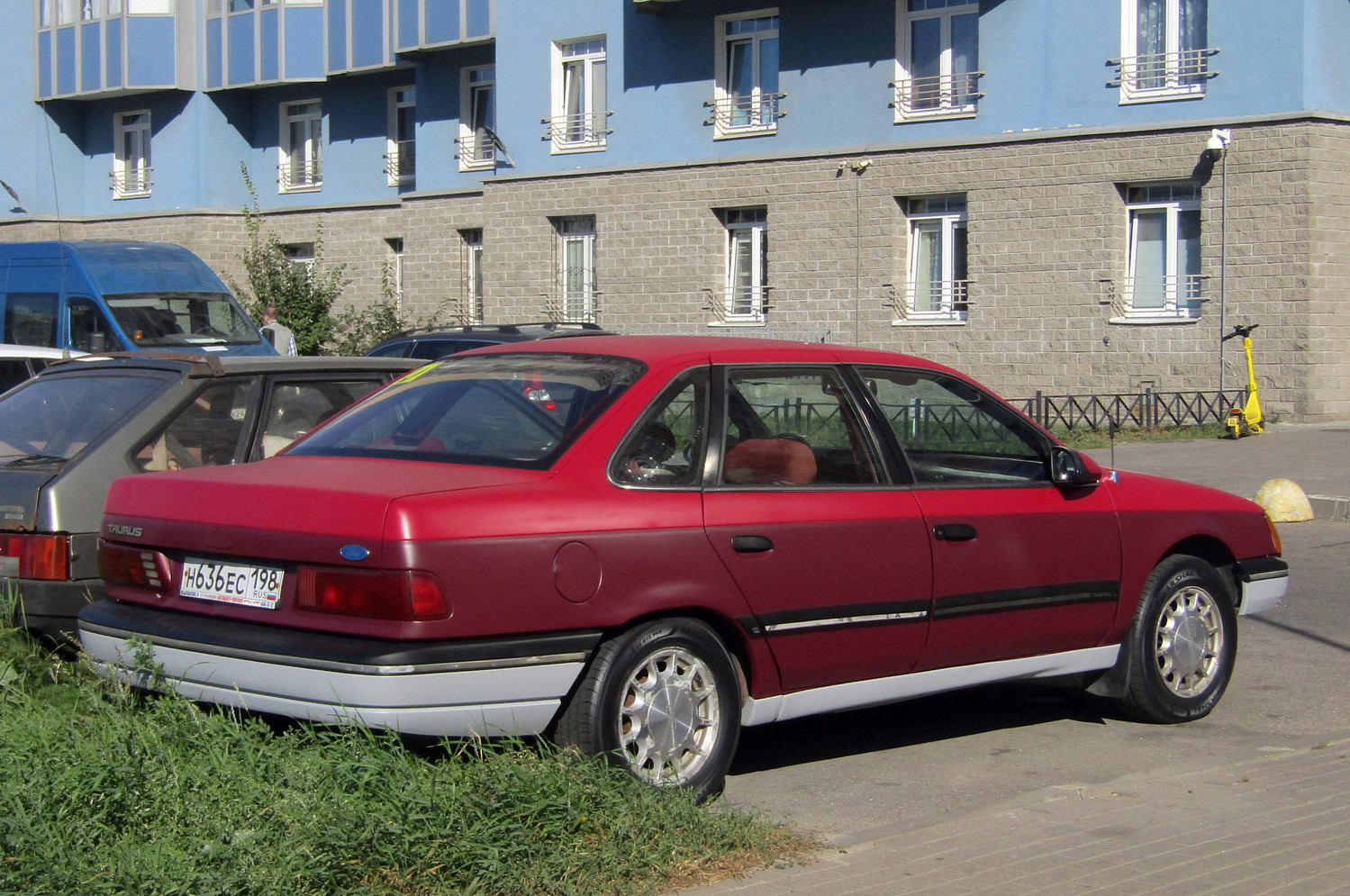 Санкт-Петербург, № Н 636 ЕС 198 — Ford Taurus (1G) '85-91