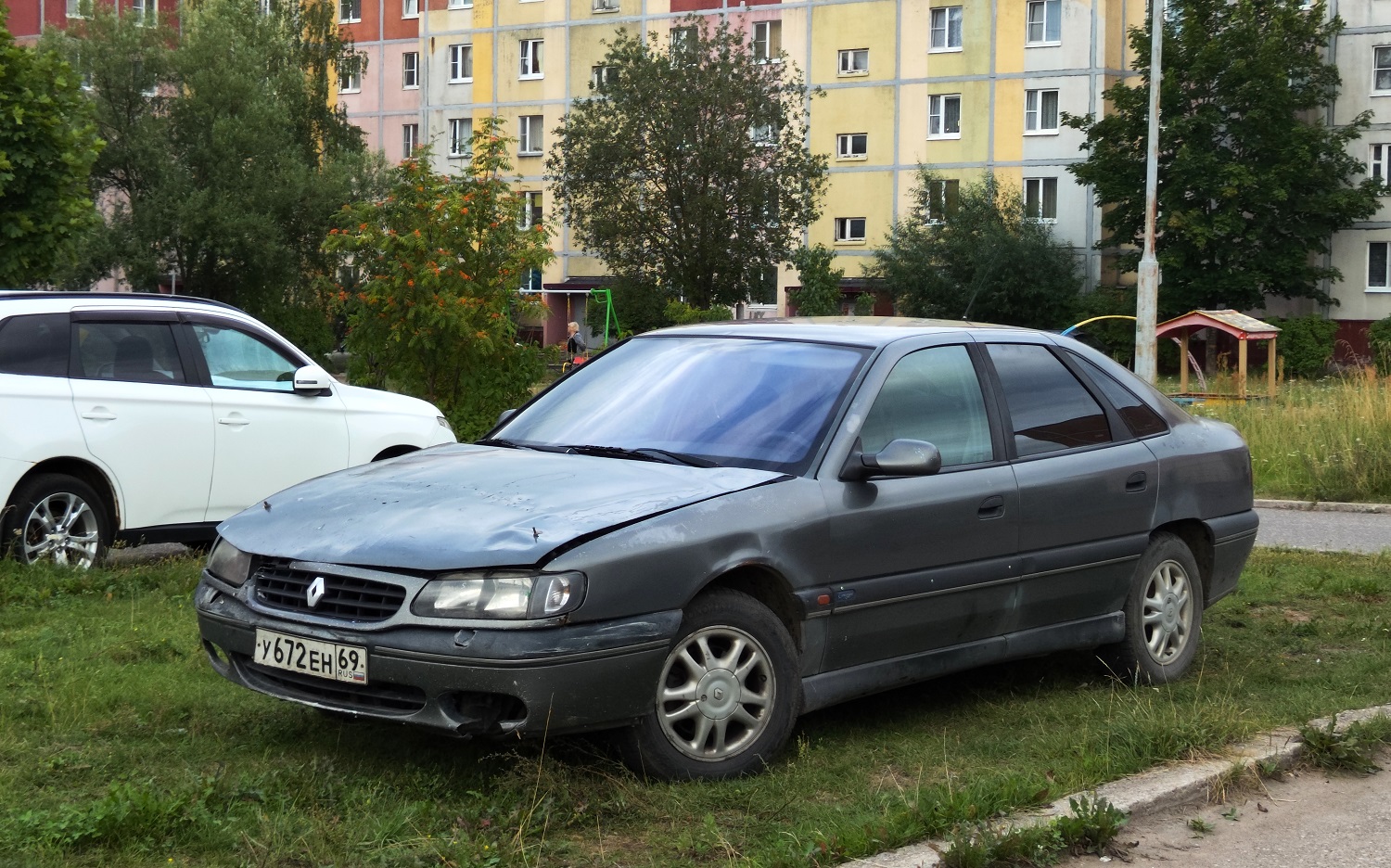 Тверская область, № У 672 ЕН 69 — Renault Safrane (1G) '92-00