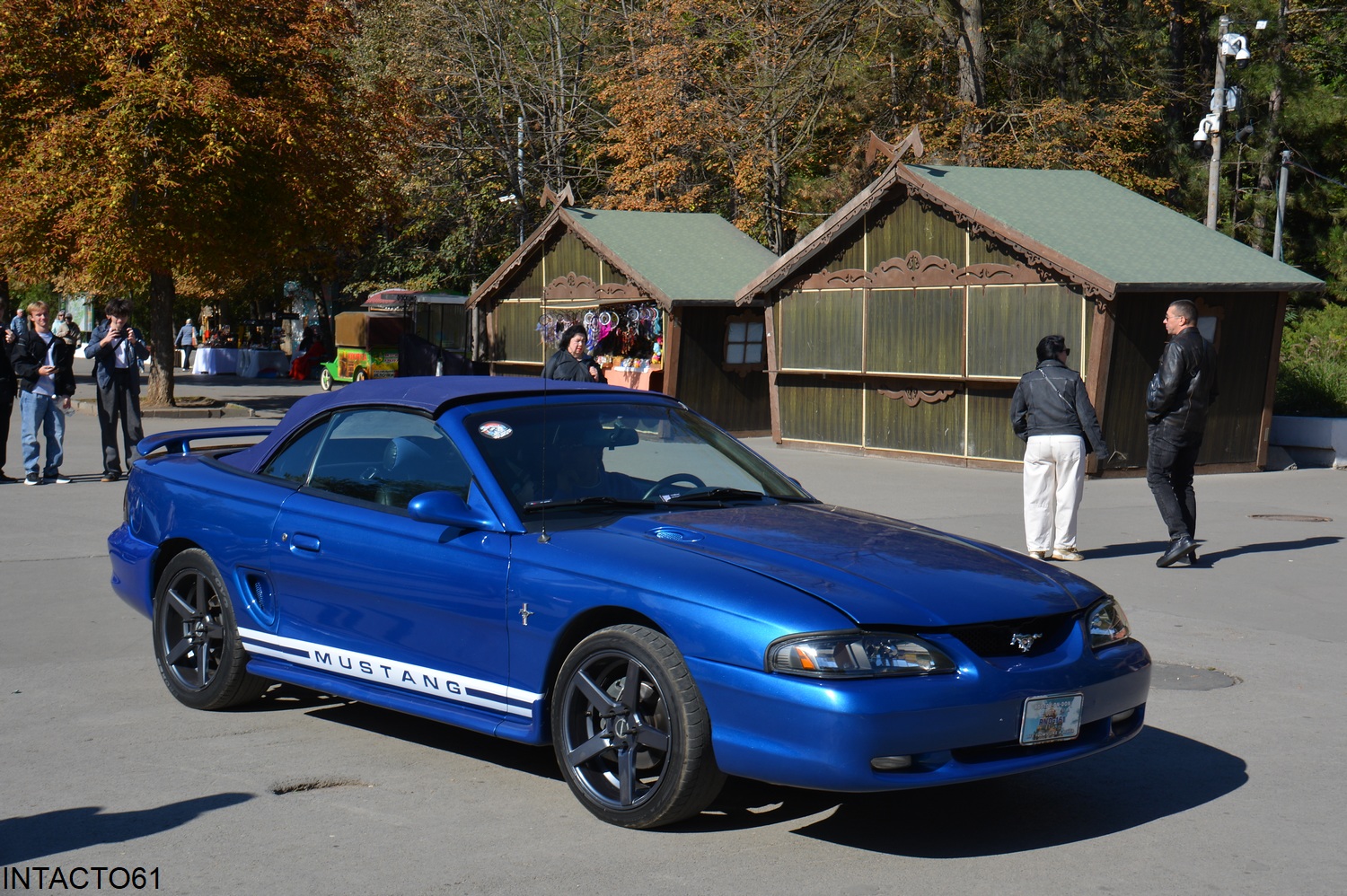 Ростовская область, № Е 007 НТ 61 — Ford Mustang (4G) '93-98; Ростовская область — Retro Motor Show_2025_Сентябрь