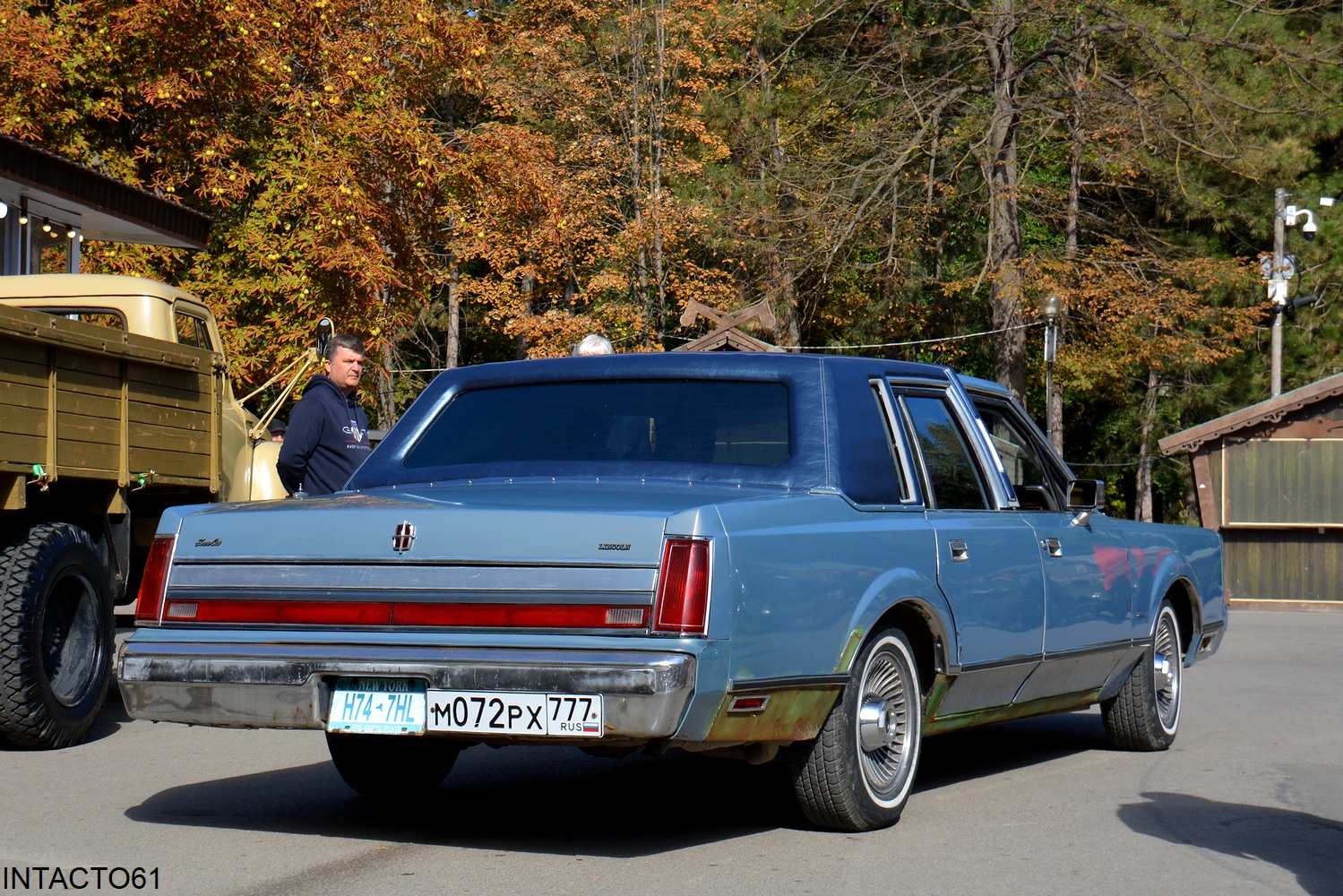 Ростовская область, № М 072 РХ 777 — Lincoln Town Car (1G) '81-89; Ростовская область — Retro Motor Show_2025_Сентябрь