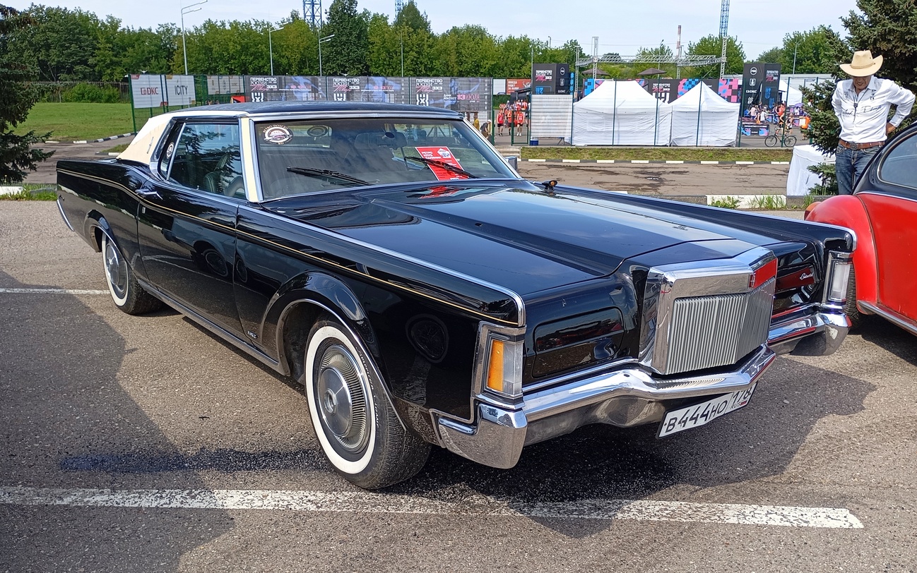 Санкт-Петербург, № В 444 НО 178 — Lincoln Continental (5G) '70-79; Тверская область — Фестиваль "Столица Ретро 2025"