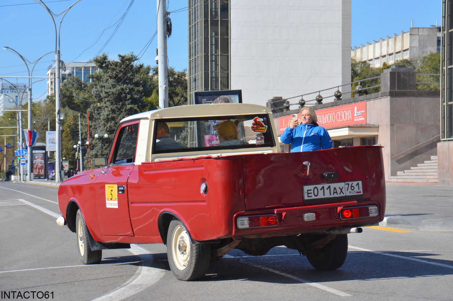 Ростовская область, № Е 011 АХ 761 — Иж-2715-01 '82-01; Ростовская область — Retro Motor Show_2025_Сентябрь
