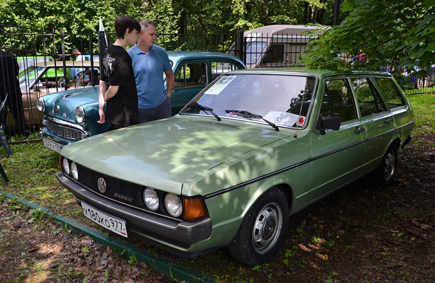 Москва, № У 180 КО 977 — Volkswagen Passat (B1) '73-80; Калужская область — Автомобильный фестиваль "Парковый"