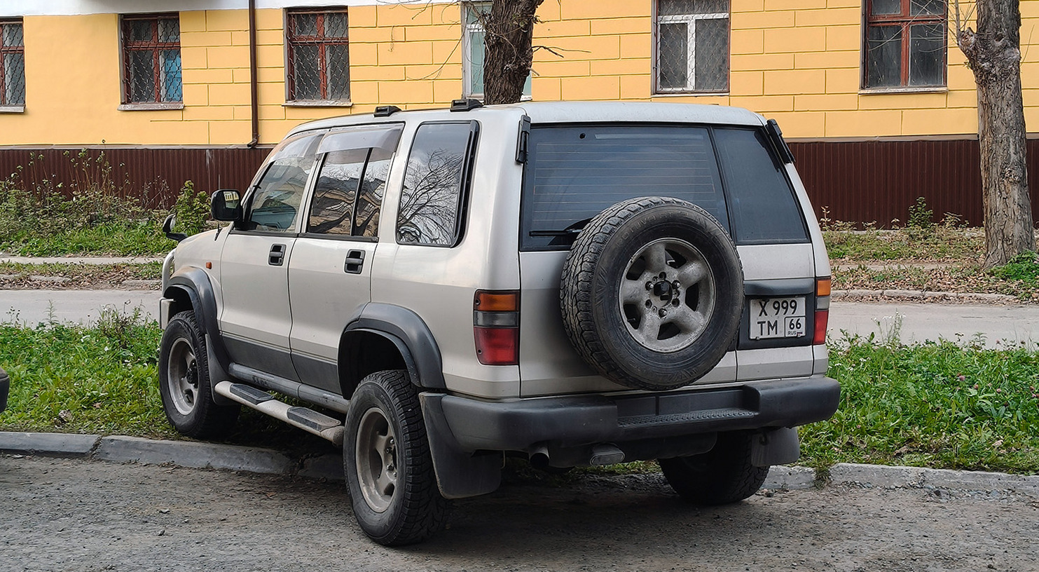 Свердловская область, № Х 999 ТМ 66 — Isuzu Bighorn (UBS25/UBS69) '91-02