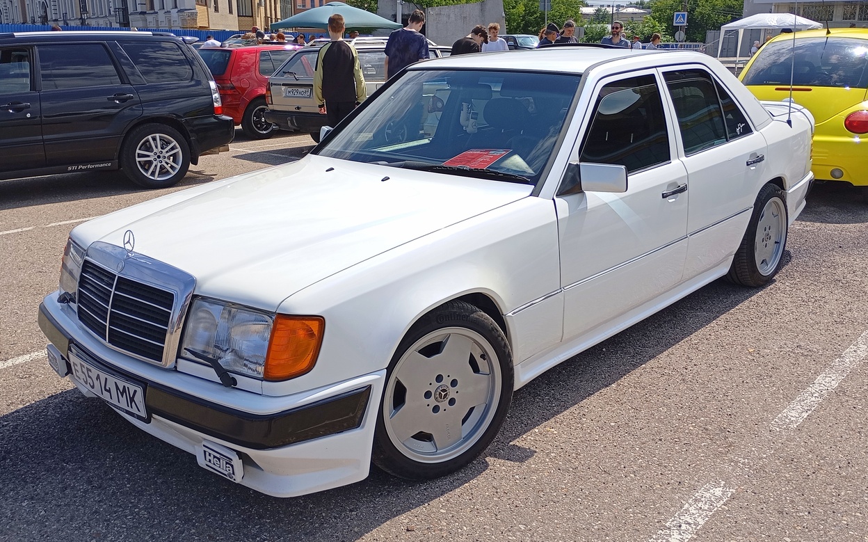 Москва, № У 188 НХ 197 — Mercedes-Benz (W124) '84-96; Тверская область — Фестиваль "Столица Ретро 2025"
