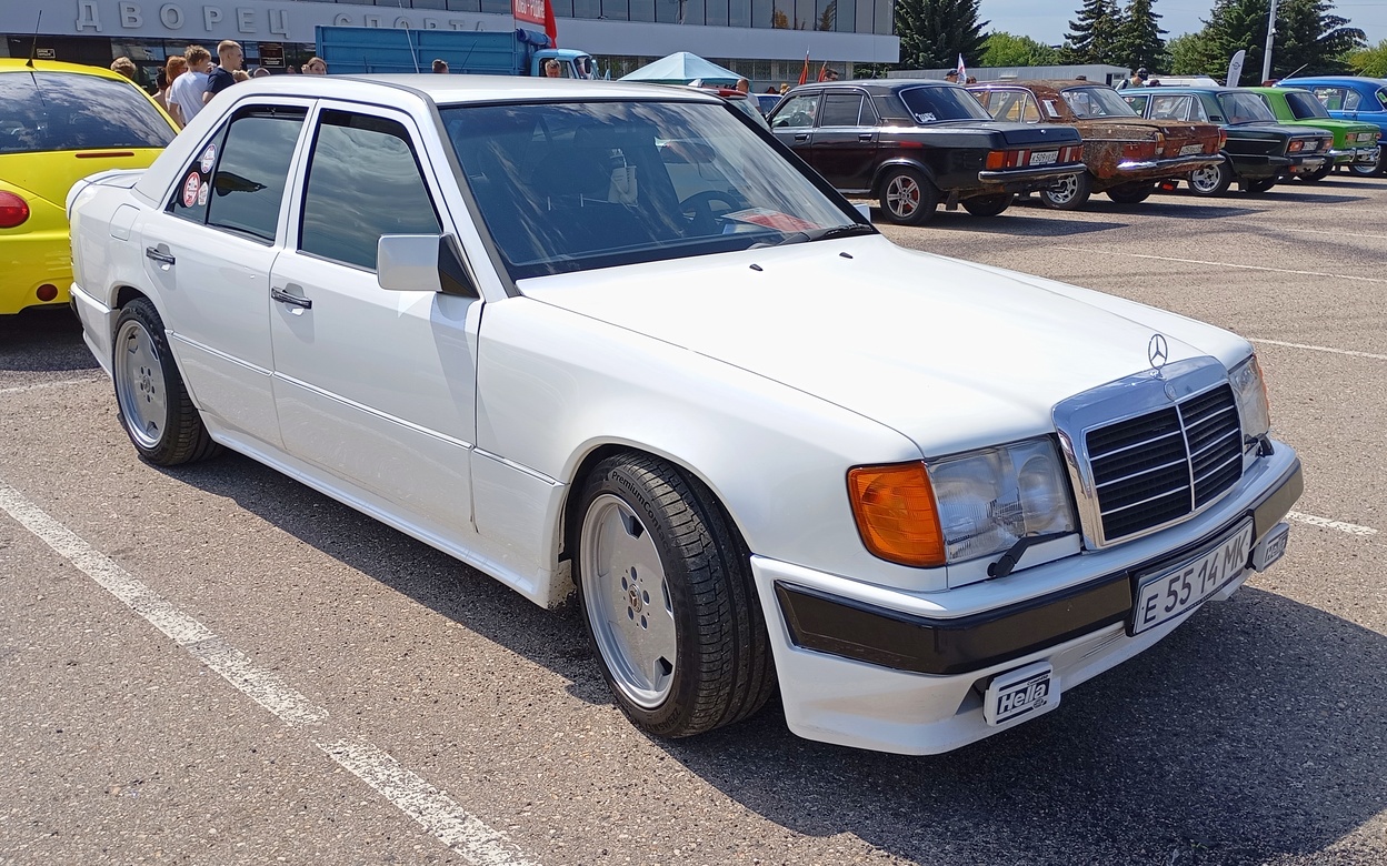 Москва, № У 188 НХ 197 — Mercedes-Benz (W124) '84-96; Тверская область — Фестиваль "Столица Ретро 2025"