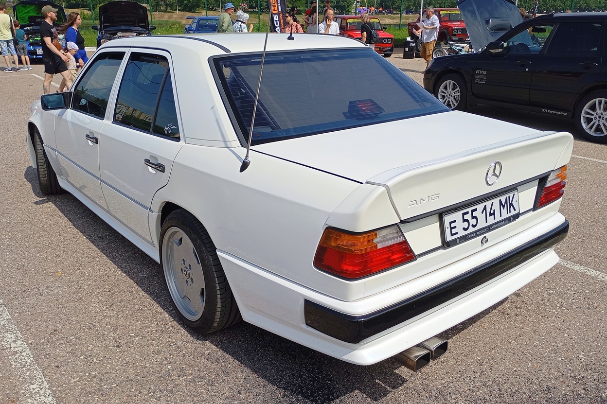 Москва, № У 188 НХ 197 — Mercedes-Benz (W124) '84-96; Тверская область — Фестиваль "Столица Ретро 2025"