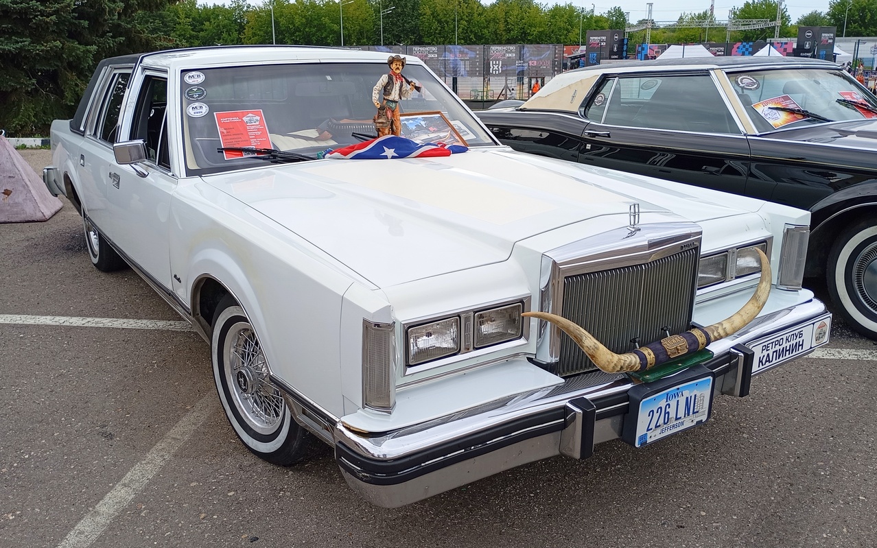 Москва, № О 226 ЕН 199 — Lincoln Town Car (1G) '81-89; Тверская область — Фестиваль "Столица Ретро 2025"