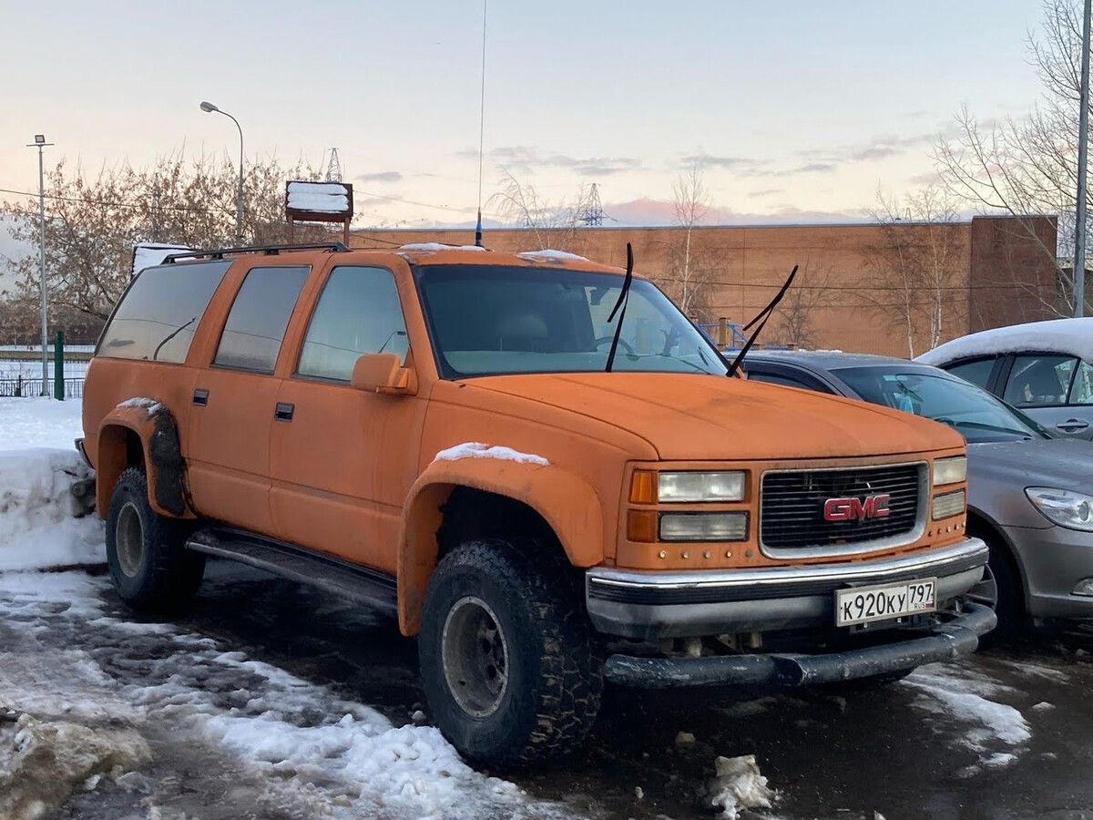 Москва, № К 920 КУ 797 — GMC Suburban (9G) '93-99