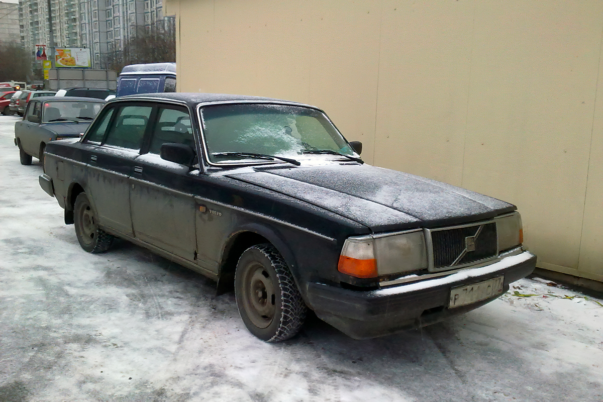 Москва, № Р 711 РС 77 — Volvo 240 Series (общая модель)