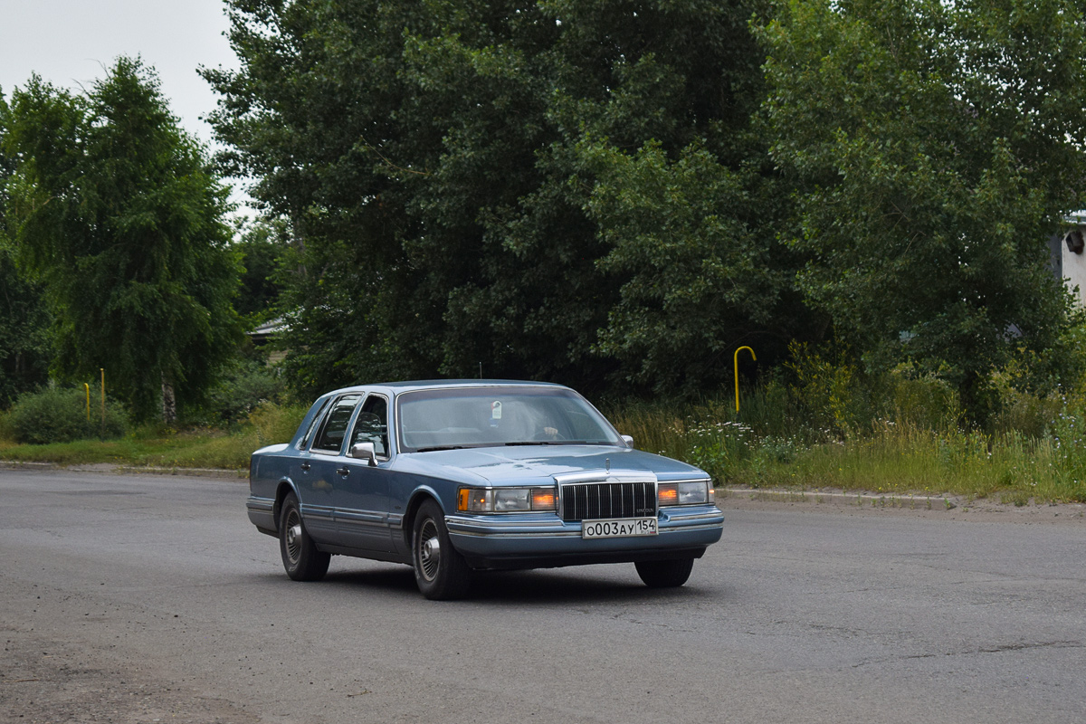 Алтайский край, № О 003 АУ 154 — Lincoln Town Car (2G) '90-97