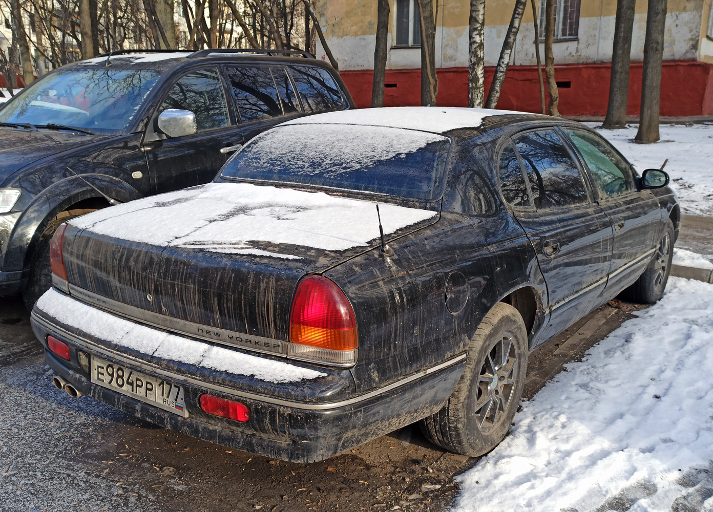 Москва, № Е 984 РР 177 — Chrysler New Yorker (14G) '94-96