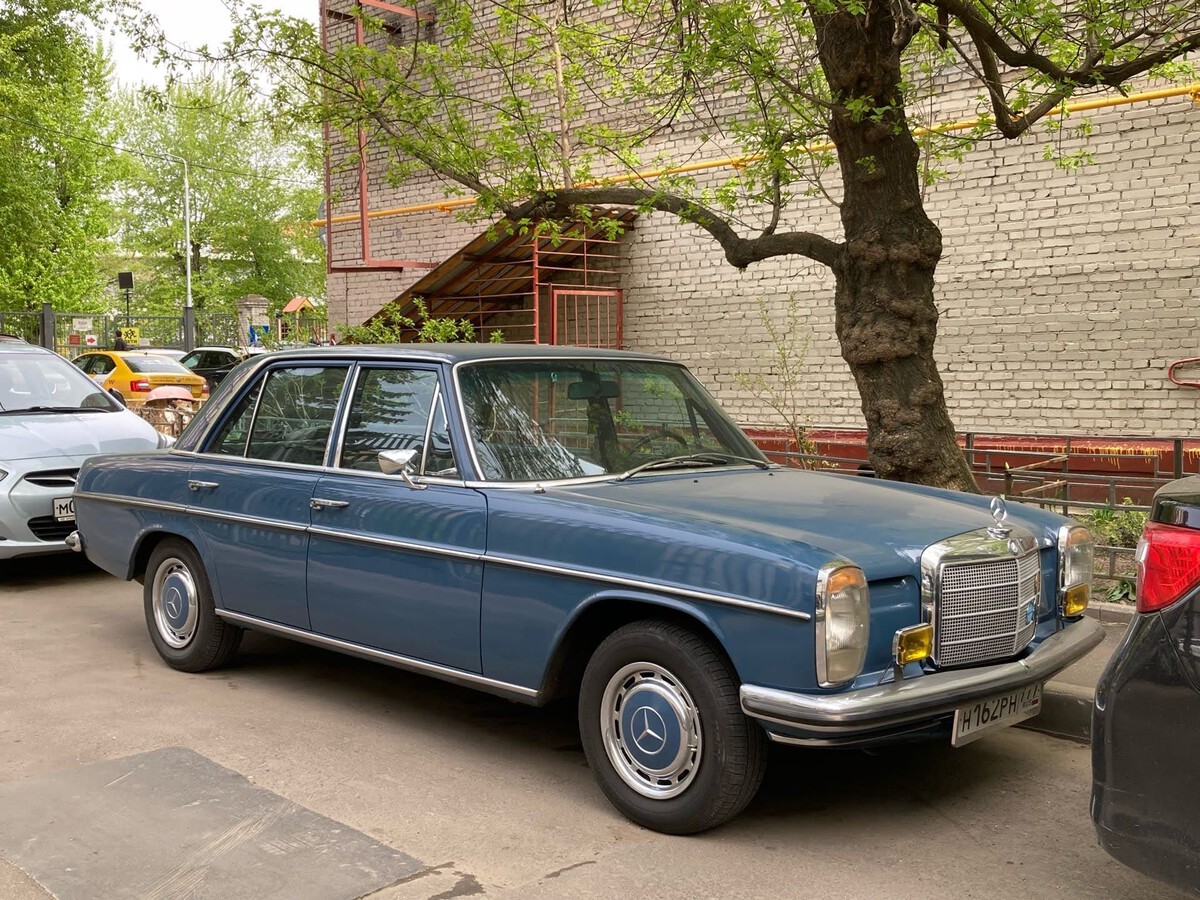 Москва, № Н 162 РН 777 — Mercedes-Benz (W114/W115) '72-76