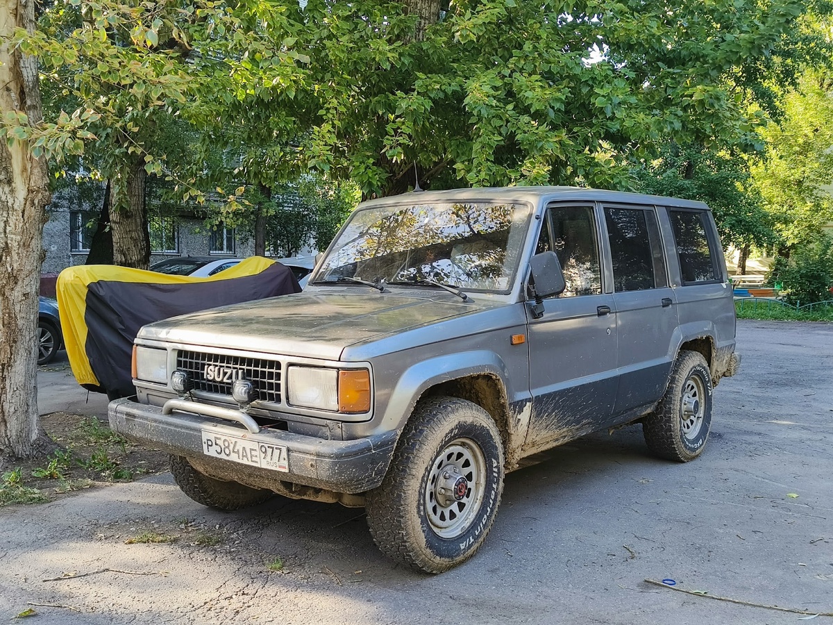 Москва, № Р 584 АЕ 977 — Isuzu Trooper (1G) '81-91