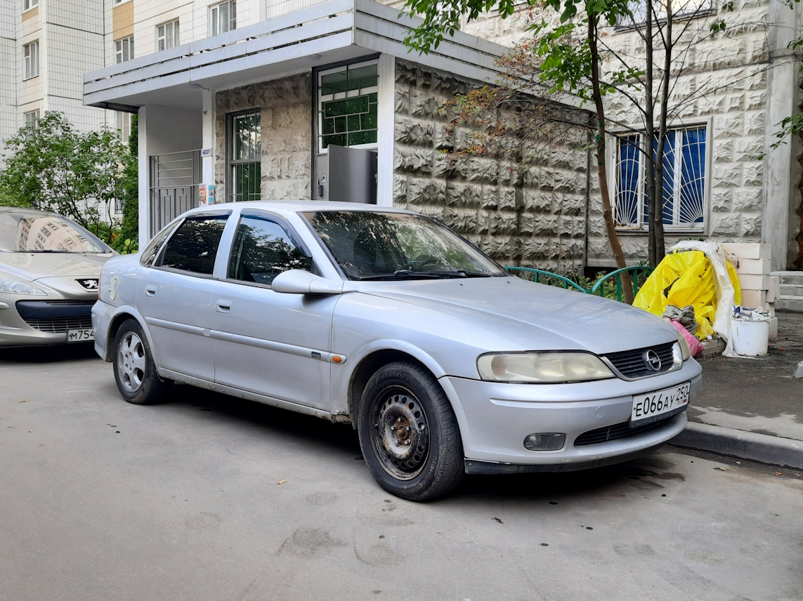 Московская область, № Е 066 АУ 250 — Opel Vectra (B) '95-02