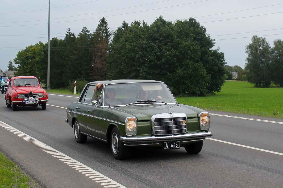 Эстония, № A 445 — Mercedes-Benz (W114/W115) '72-76; Литва — Baltijos kelias 35
