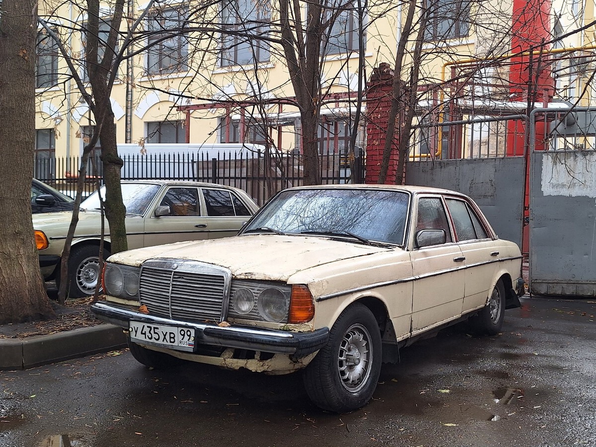 Москва, № У 435 ХВ 99 — Mercedes-Benz (W123) '76-86