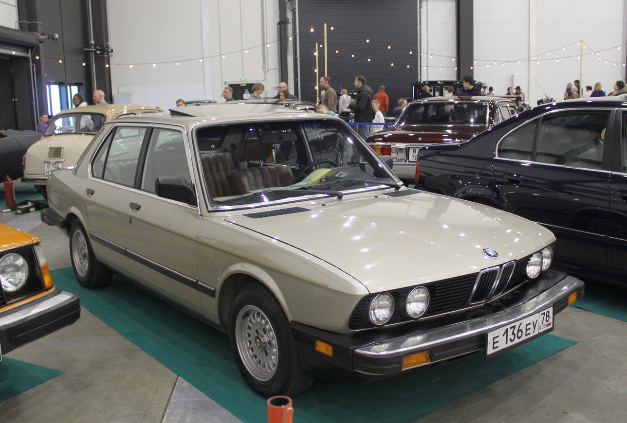 Санкт-Петербург, № Е 136 ЕУ 78 — BMW 5 Series (E28) '82-88; Санкт-Петербург — Олдтаймер-Галерея Ильи Сорокина