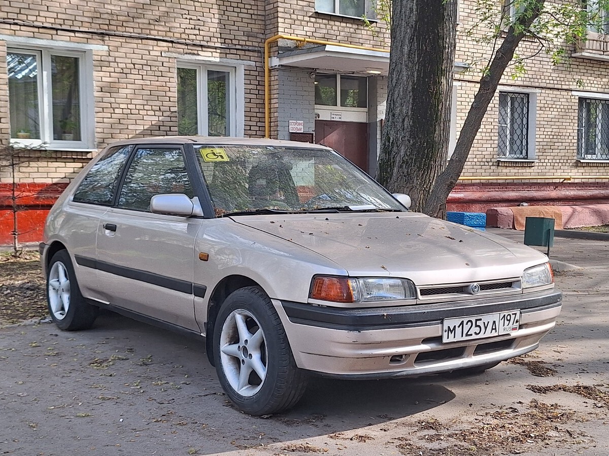 Москва, № М 125 УА 197 — Mazda 323 (BG) '89-94