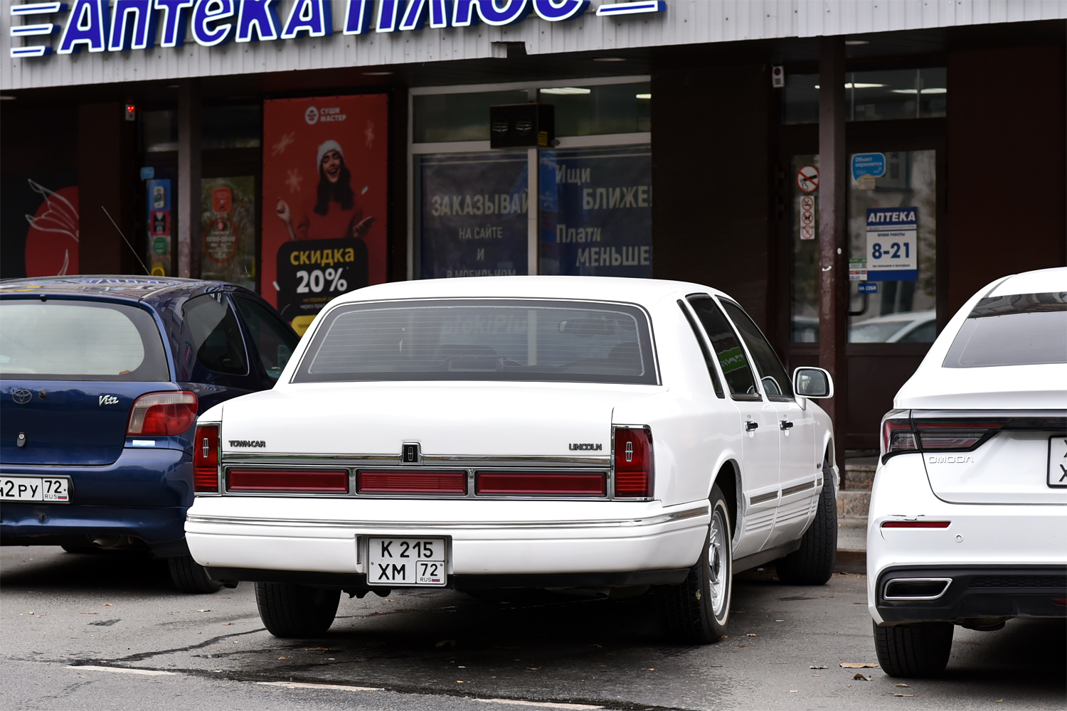 Тюменская область, № К 215 ХМ 72 — Lincoln Town Car (2G) '90-97