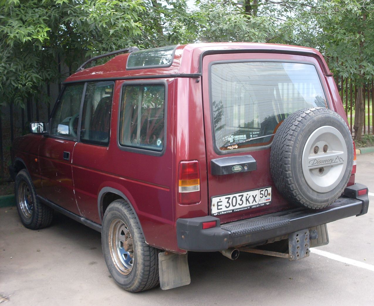 Московская область, № Е 303 КХ 50 — Land Rover Discovery (I) '89-98