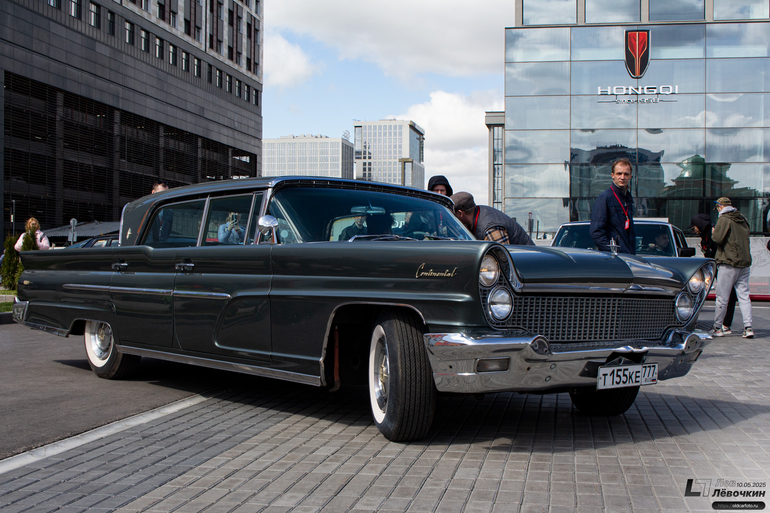 Москва, № Т 155 КЕ 777 — Lincoln Continental (3G) '58-60; Москва — Круг Победы 2025