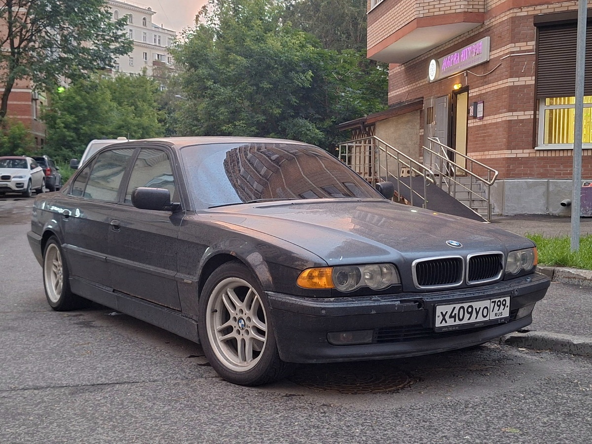 Москва, № Х 409 УО 799 — BMW 7 Series (E38) '94-01