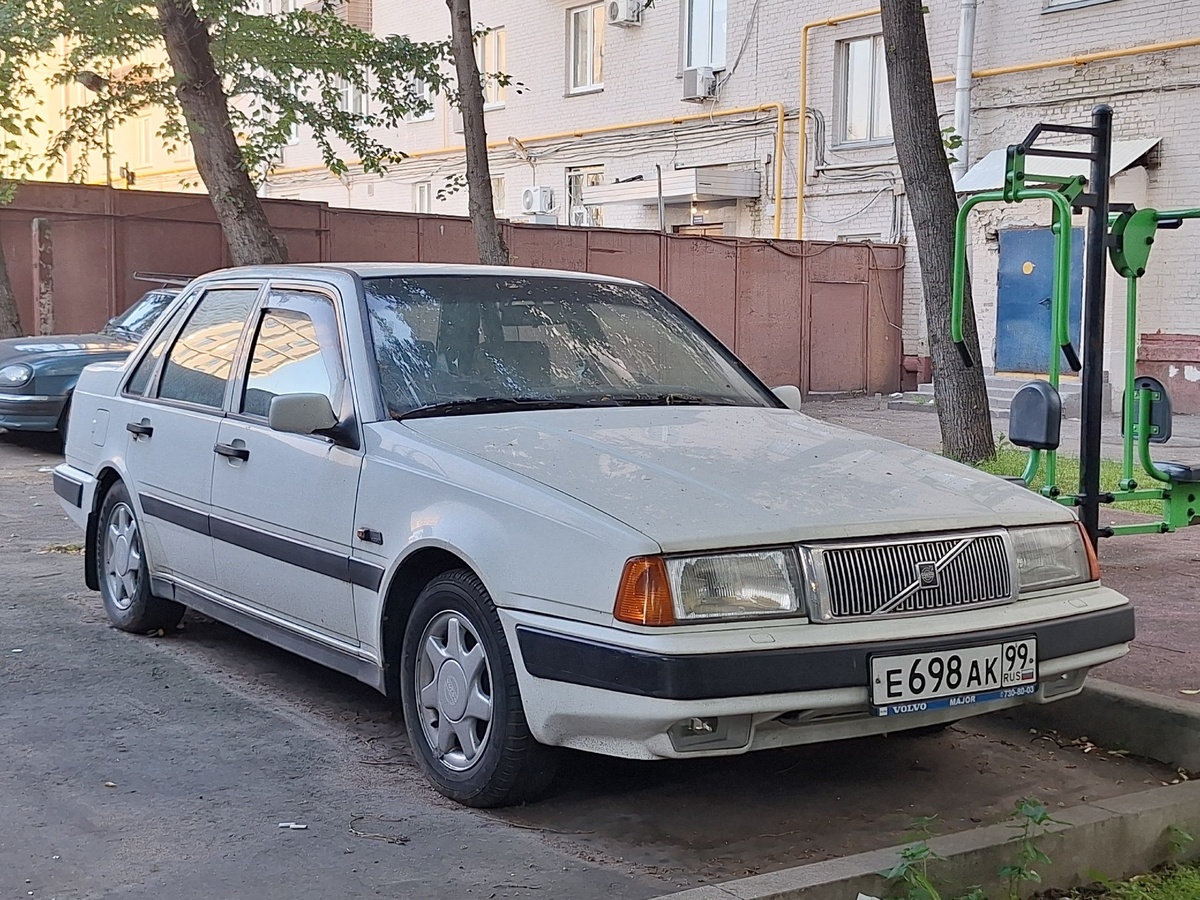 Москва, № Е 698 АК 99 — Volvo 460 '88–97