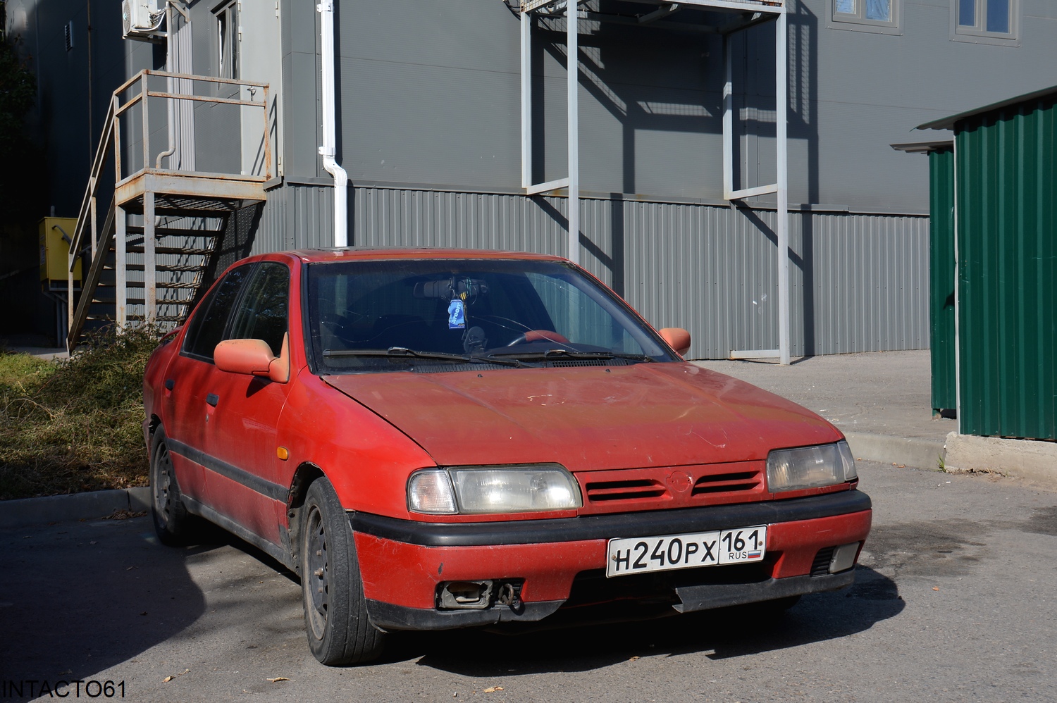 Ростовская область, № Н 240 РХ 161 — Nissan Primera (P10) '90-96