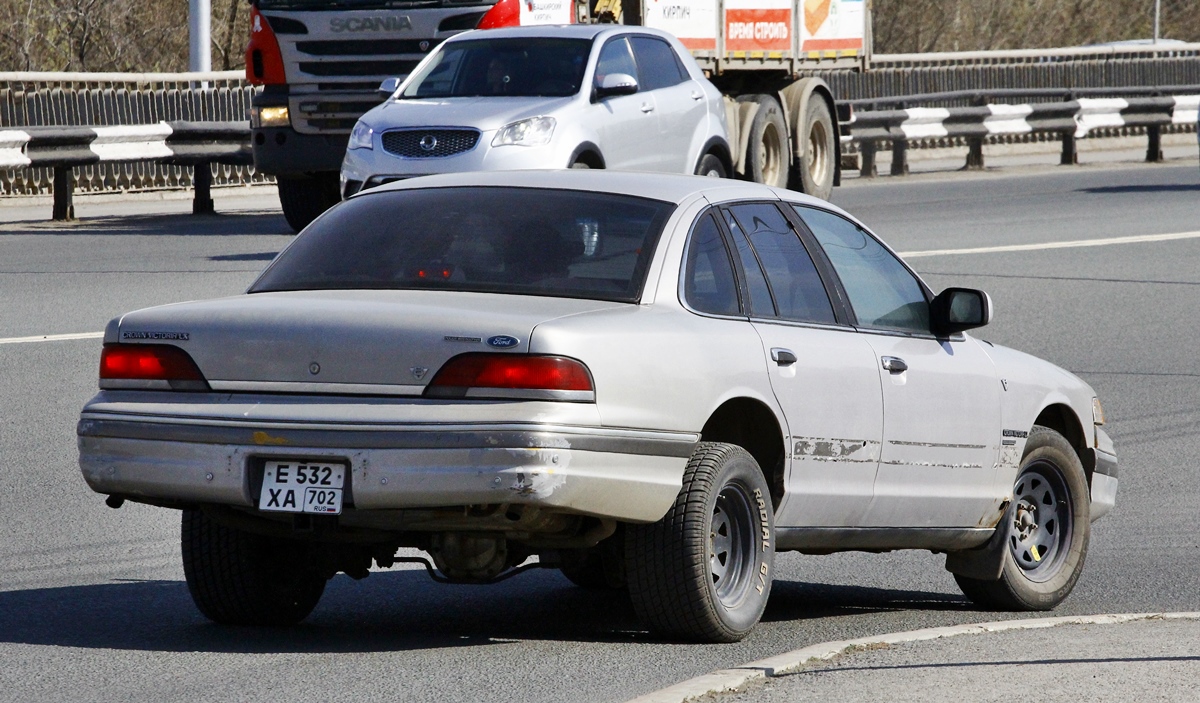 Башкортостан, № Е 532 ХА 702 — Ford Crown Victoria (1G EN53) '92-97