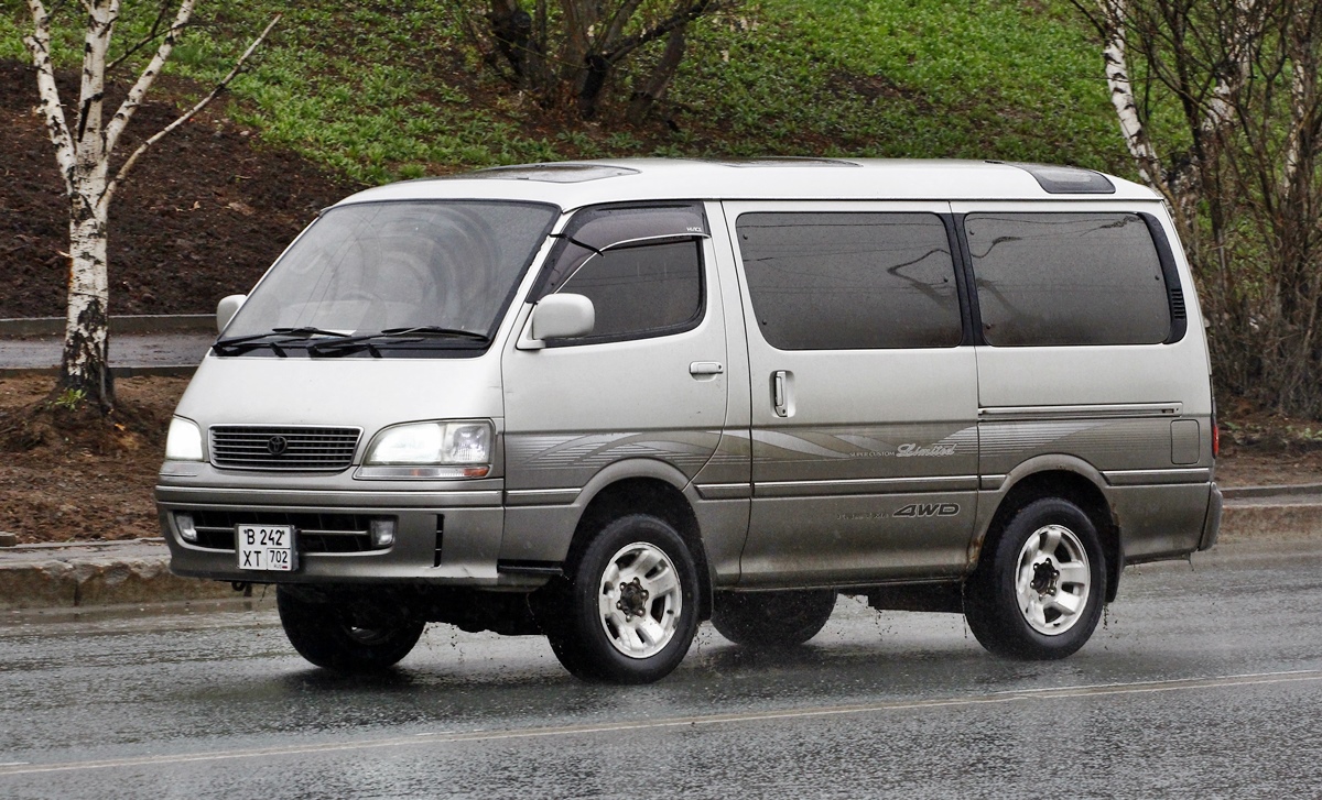 Башкортостан, № В 242 ХТ 702 — Toyota Hiace (H100) '89-04