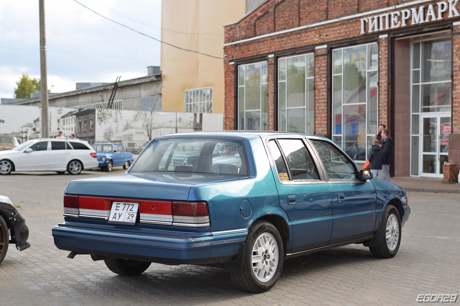 Архангельская область, № Е 772 АУ 29 — Plymouth Acclaim '89-95; Архангельская область — Закрытие сезона клуба эксклюзивных и ретро-автомобилей Поморья 2025