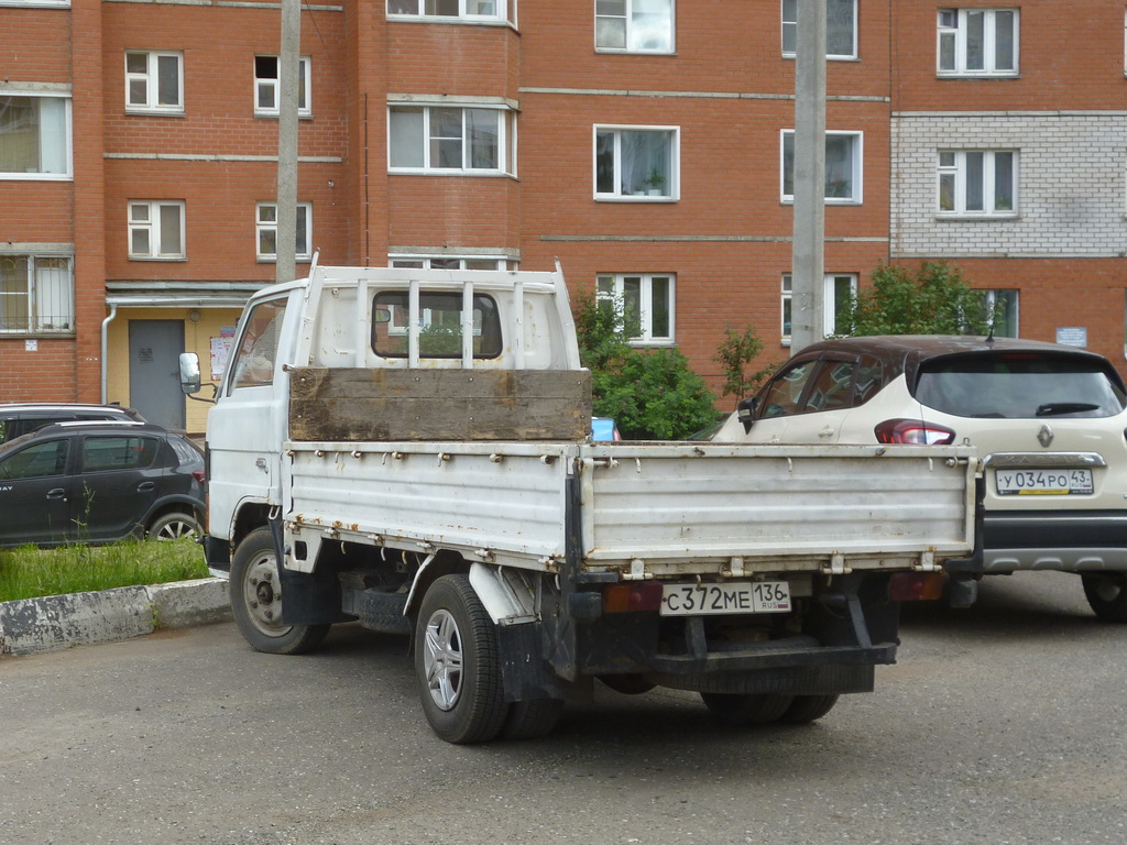 Воронежская область, № С 372 МЕ 136 — Mazda Titan (2G) '80-89
