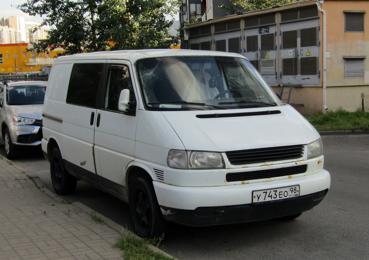 Санкт-Петербург, № У 743 ЕО 98 — Volkswagen Typ 2 (T4) '90-03