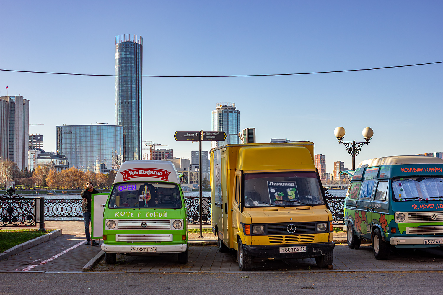Свердловская область, № Р 282 ЕН 67 — Volkswagen Hochraum-Kastenwagen '79-92; Свердловская область, № Т 801 ВХ 66 — Mercedes-Benz T1 308D '76-96
