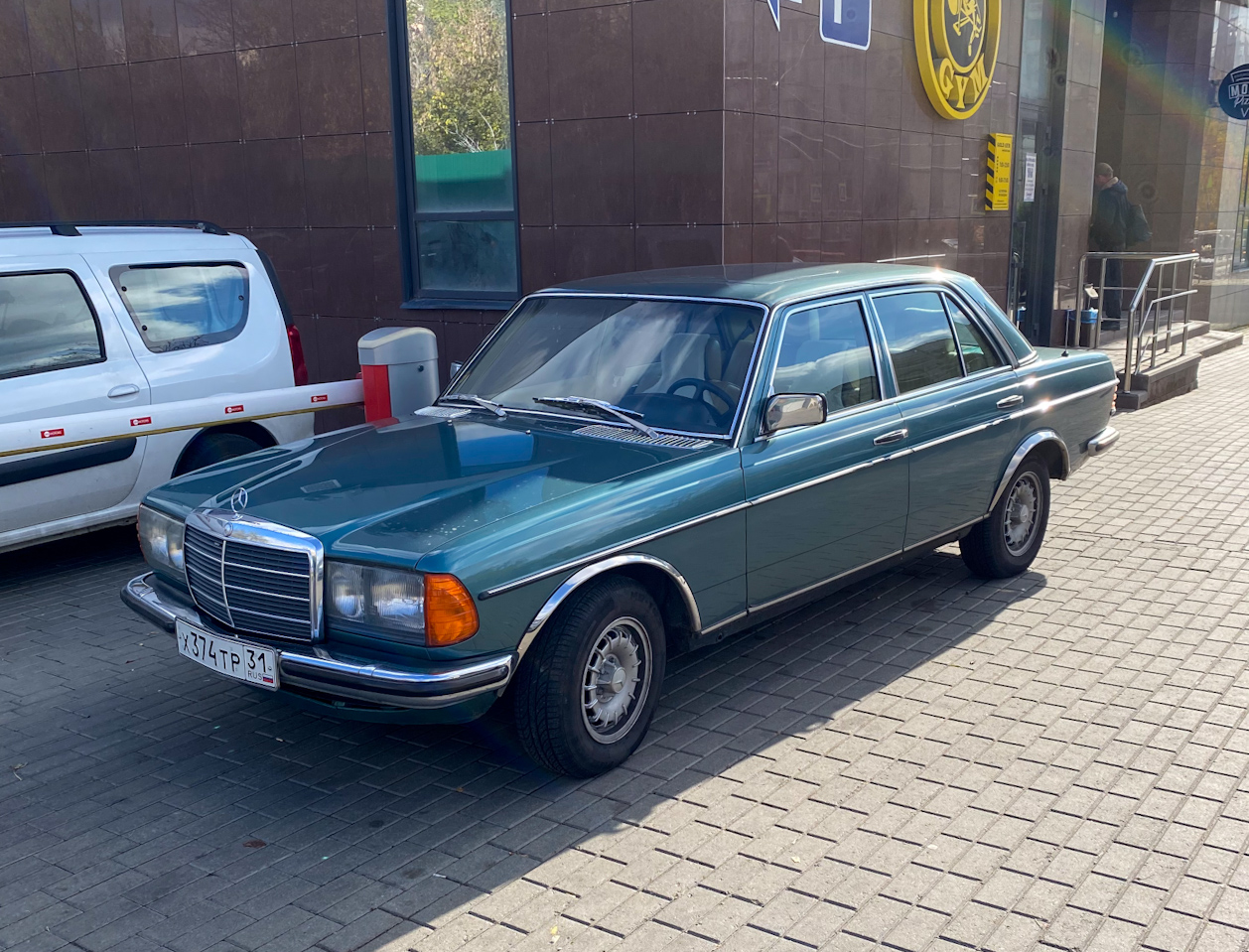 Белгородская область, № Х 374 ТР 31 — Mercedes-Benz (W123) '76-86